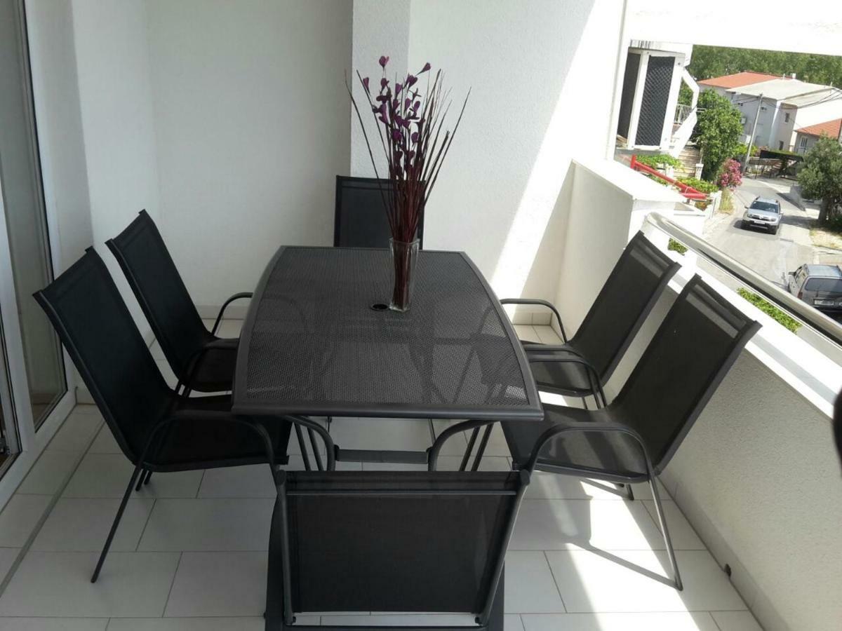 Apartman Mira- Omiš Buitenkant foto