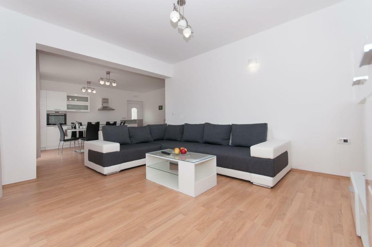 Apartman Mira- Omiš Buitenkant foto