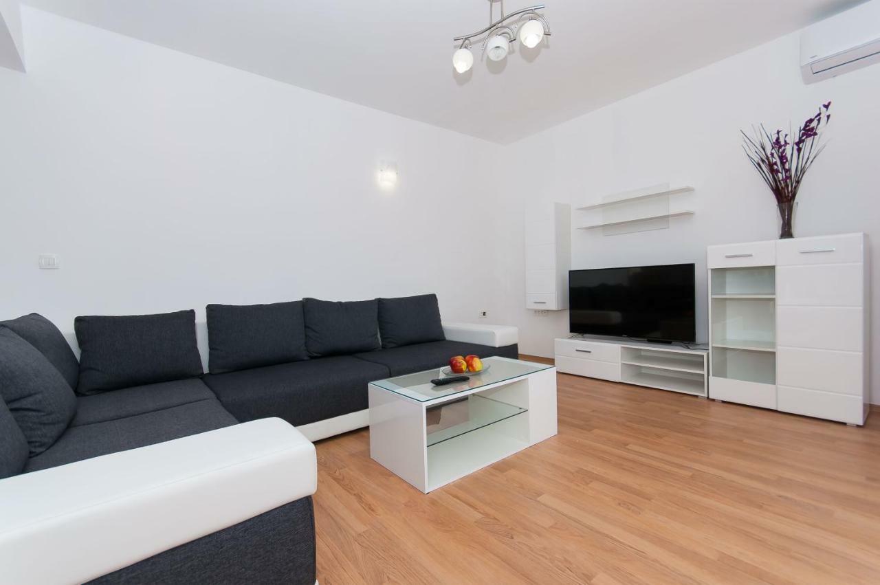 Apartman Mira- Omiš Buitenkant foto