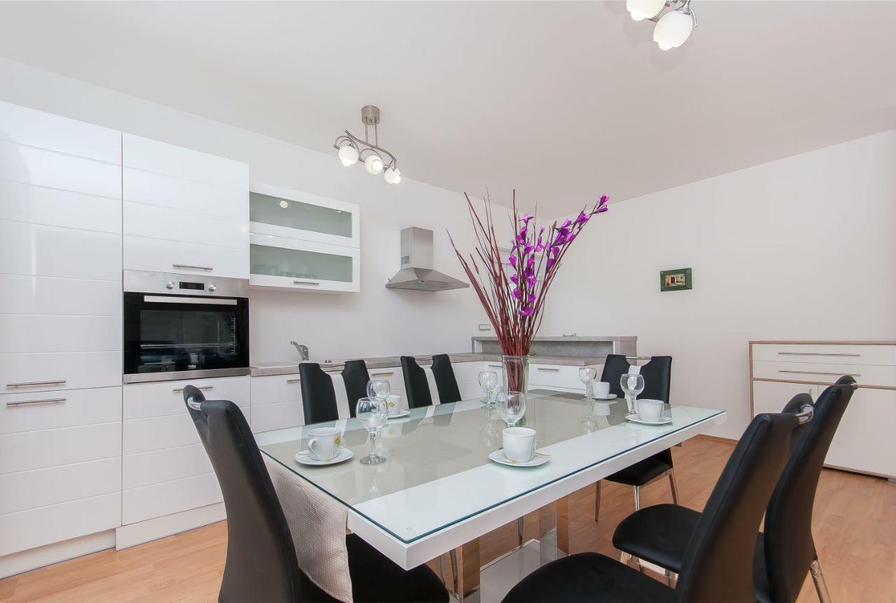 Apartman Mira- Omiš Buitenkant foto