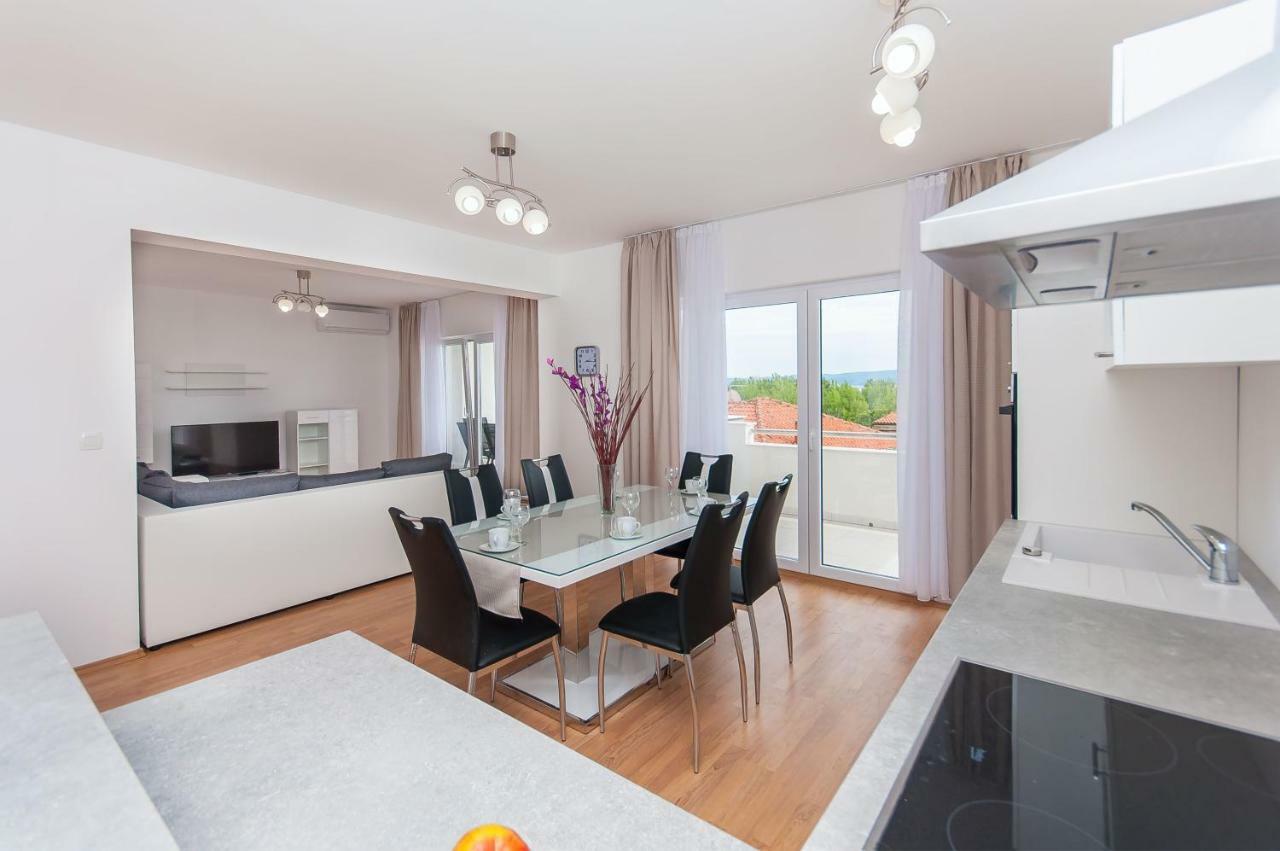 Apartman Mira- Omiš Buitenkant foto